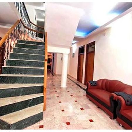 Отель Ranikhet Grand Экстерьер фото