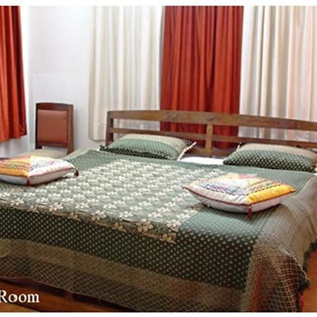 Отель Ranikhet Grand Экстерьер фото