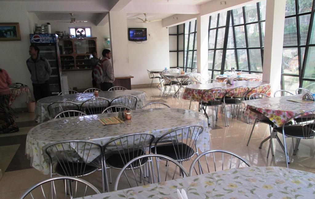Отель Ranikhet Grand Экстерьер фото