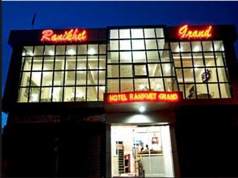 Отель Ranikhet Grand Экстерьер фото
