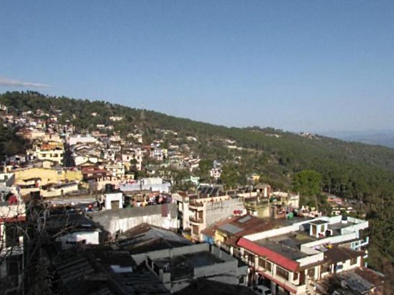 Отель Ranikhet Grand Экстерьер фото