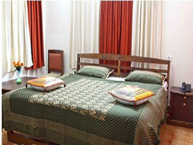 Отель Ranikhet Grand Экстерьер фото